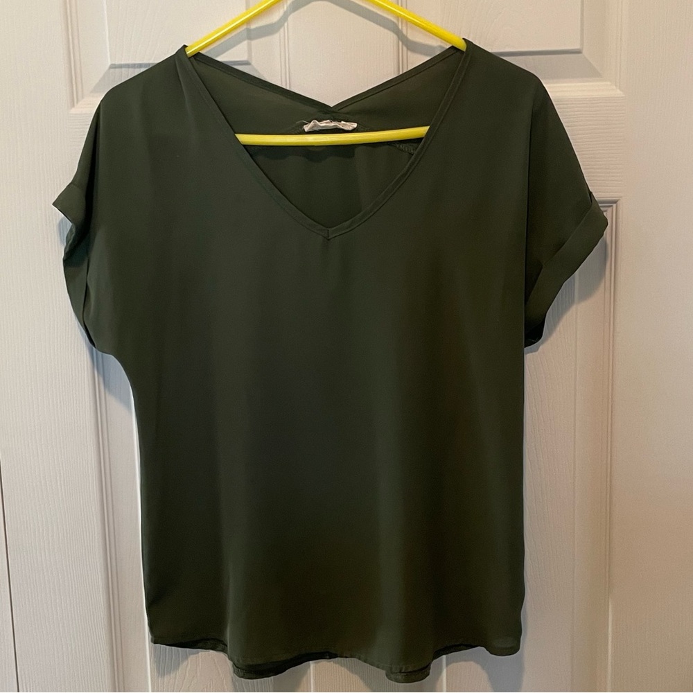 Green lightweight shirt size M